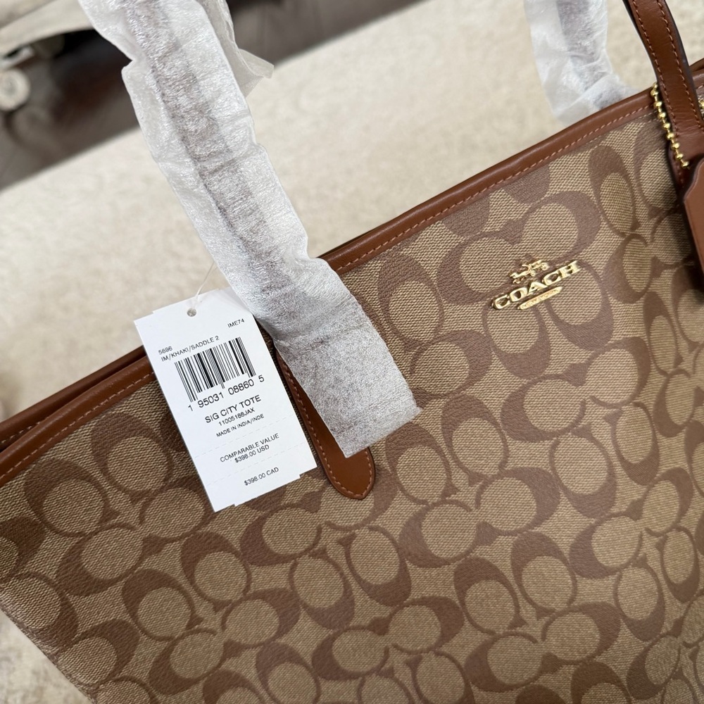 Coach Brown City Tote Bag In Signature Canvas 

BRAND NEW - Picture 2 of 5